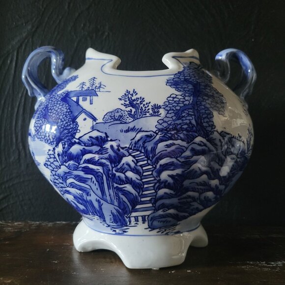 Vintage Blue and White Chinoiserie Vase By The Bombay Company - Picture 1 of 7